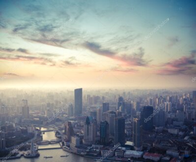 Skyline di un centro finanziario internazionale al tramonto