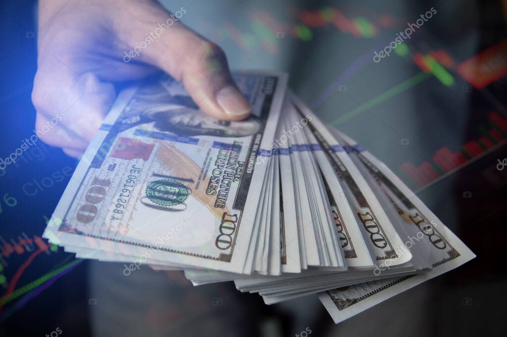 Schermo con grafici di volatilità e curve di rischio