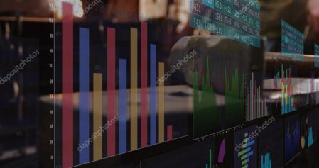 Consulente finanziario che analizza sullo schermo grafici dell’oro e dei mercati